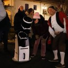 Participantes en la sesión de astronomía organizada anoche junto al hostal de San Marcos.  La mejor noche para ver la Luna.