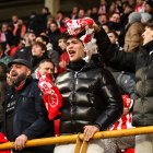 Aficionados de la Cultural jalean al equipo.