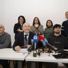 El letrado, en el centro, juntos a los miembros de la comisión y algunos colaboradores.