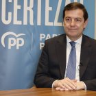 Alfonso Fernández Mañueco responde a las preguntas de Diario de León