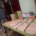 Políticos y ciudadanos se dan cita en las urnas en Ponferrada.