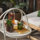 La mesa MÅBÄRSSKÄR de IKEA combina diseño ligero y funcionalidad para transformar cualquier espacio exterior