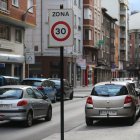 Una señal de limitación de velocidad.