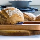 Un truco infalible para poder aprovechar de nuevo el pan duro