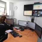 Una agente trabaja en una de las dependencias de la Comisaría de León.