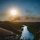 Vista del incendio de Niebla (Huelva) desde la localidad de Aznalcollar (Sevilla), que sigue activo y ha afectado ya a más de 38000 hectáreas.