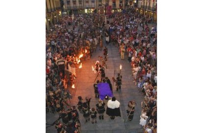 La plaza mayor de Astorga se rinde a romanos y astures.