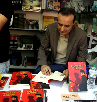 Carlos Fidalgo firmó este sábado su libro ‘Los dedos del diablo’. 



FOTO- BENITO ORDOÑEZ