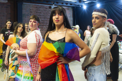 Momento del del desfile LGTBIQ+ en Espacio Vías.