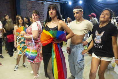 Momento del del desfile LGTBIQ+ en Espacio Vías.