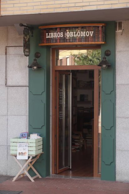 Puerta de entrada de la librería