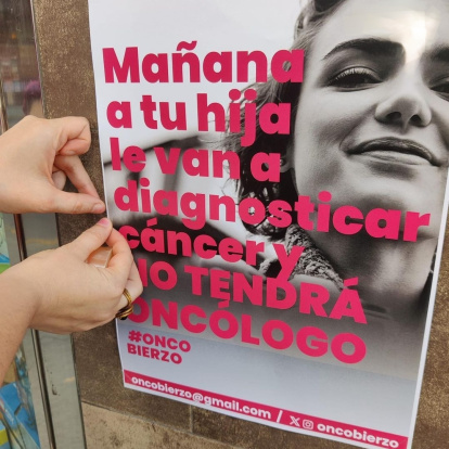 Carteles colocados en varios establecimientos de Ponferrada.