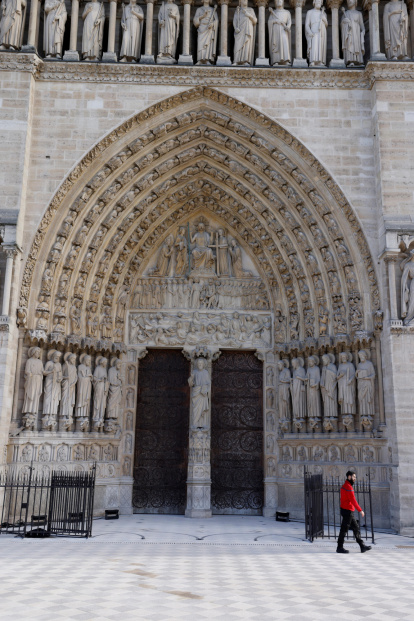 Aspecto de la catedral de Notre Dame tras el devastador incendio de hace casi seis años.