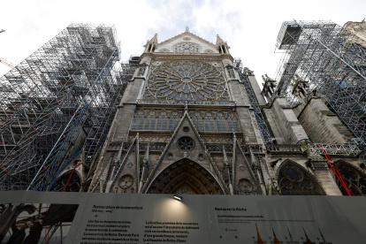 Aspecto de la catedral de Notre Dame tras el devastador incendio de hace casi seis años.