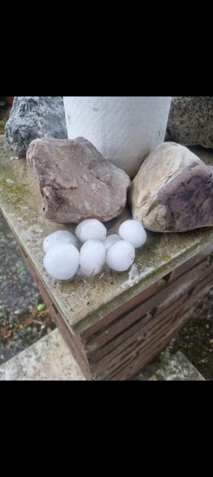 Granizo caído este viernes en Garfín.