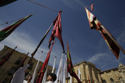 La concentración de pendones culminó en San Isidoro.