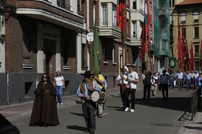 La concentración de pendones culminó en San Isidoro.