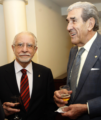 José María Merino y Fernando Suárez en un acto de la Casa de León en Madrid de 2013 en reconocimiento a la labor de los leoneses más brillantes.