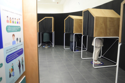 El centro trabaja con dos ejes principales centrados en la promoción, desarrollo y difusión de conocimientos, experiencias innovadoras y métodos de atención a personas mayores en riesgo de dependencia.