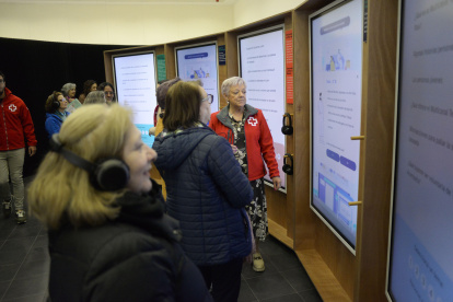 El centro trabaja con dos ejes principales centrados en la promoción, desarrollo y difusión de conocimientos, experiencias innovadoras y métodos de atención a personas mayores en riesgo de dependencia.