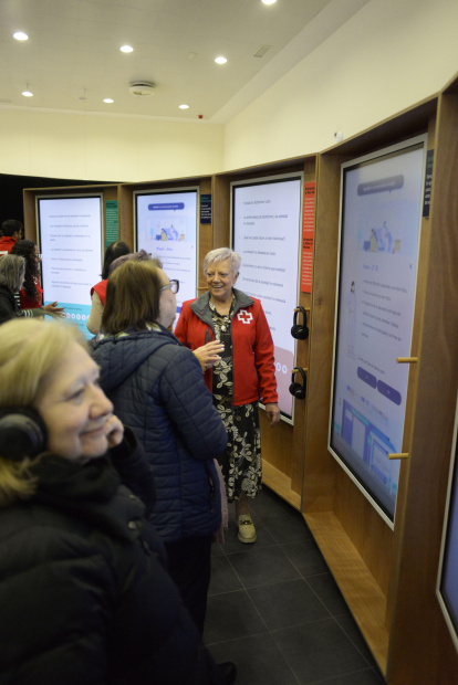 El centro trabaja con dos ejes principales centrados en la promoción, desarrollo y difusión de conocimientos, experiencias innovadoras y métodos de atención a personas mayores en riesgo de dependencia.