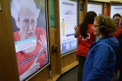 El centro trabaja con dos ejes principales centrados en la promoción, desarrollo y difusión de conocimientos, experiencias innovadoras y métodos de atención a personas mayores en riesgo de dependencia.