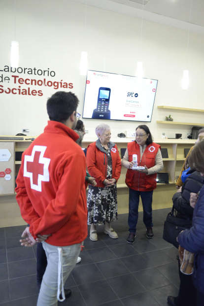 El centro trabaja con dos ejes principales centrados en la promoción, desarrollo y difusión de conocimientos, experiencias innovadoras y métodos de atención a personas mayores en riesgo de dependencia.