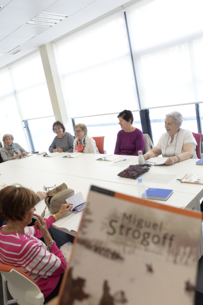 El centro trabaja con dos ejes principales centrados en la promoción, desarrollo y difusión de conocimientos, experiencias innovadoras y métodos de atención a personas mayores en riesgo de dependencia.