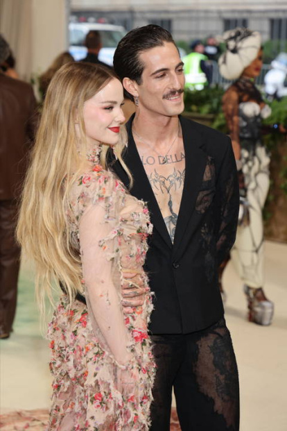Dove Cameron y la cantante italiana Damiano David.