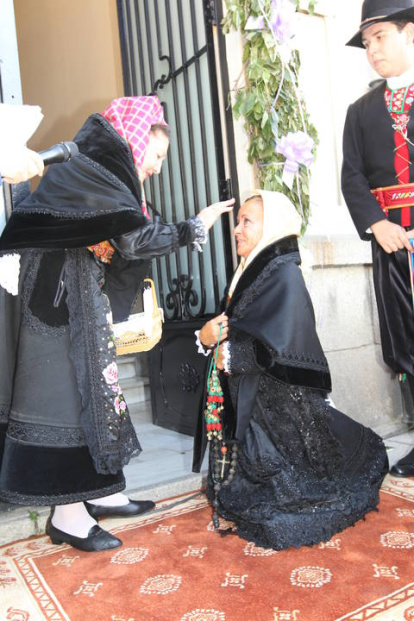 Defensora de las tradiciones, la boda maragata que protagonizó junto a Luis del Olmo dio escenas irrepetibles.