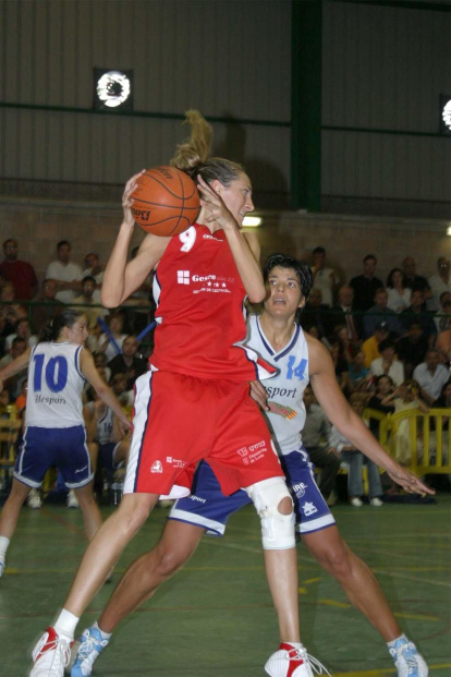 Acis Mercaleón logró la gesta de subir a la máxima categoría del baloncesto femenino nacional el 23 de mayo de 2004. Venció al favorito Sõller (54-64) en la cancha mallorquina tras un encuentro perfecto.
