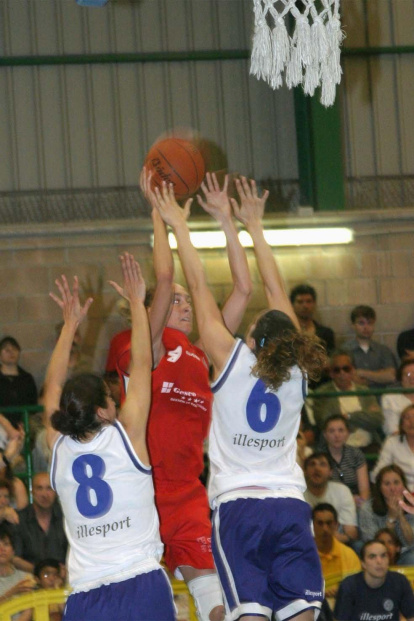 Acis Mercaleón logró la gesta de subir a la máxima categoría del baloncesto femenino nacional el 23 de mayo de 2004. Venció al favorito Sõller (54-64) en la cancha mallorquina tras un encuentro perfecto.