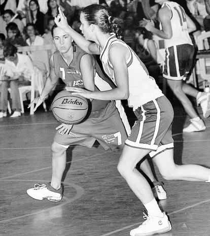 Acis Mercaleón logró la gesta de subir a la máxima categoría del baloncesto femenino nacional el 23 de mayo de 2004. Venció al favorito Sõller (54-64) en la cancha mallorquina tras un encuentro perfecto.