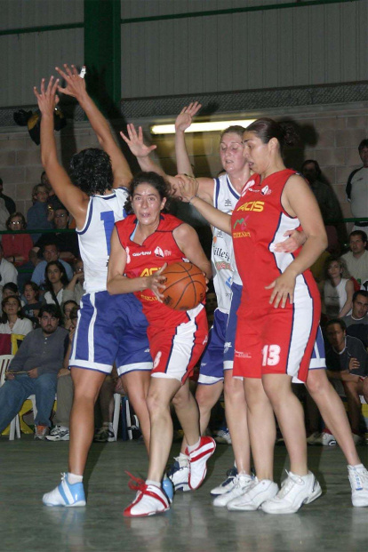 Acis Mercaleón logró la gesta de subir a la máxima categoría del baloncesto femenino nacional el 23 de mayo de 2004. Venció al favorito Sõller (54-64) en la cancha mallorquina tras un encuentro perfecto.