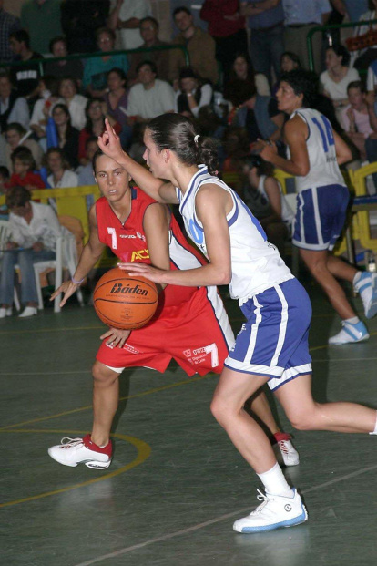 Acis Mercaleón logró la gesta de subir a la máxima categoría del baloncesto femenino nacional el 23 de mayo de 2004. Venció al favorito Sõller (54-64) en la cancha mallorquina tras un encuentro perfecto.
