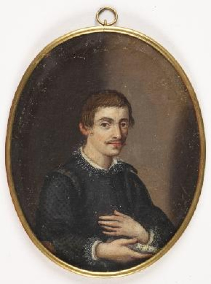 Miniatura oval con figura masculina de tres cuartos, girada hacia su izquierda, con el rostro y la mirada vueltos al espectador, sobre un fondo pardo. Obra entregada en calidad de depósito por la Comisaría General del Patrimonio Artístico Nacional el 18 de junio de 1943.