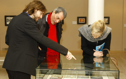 Paul Auster y Siri Hustvedt en Pallarés.  Acompañados por el escritor Rafa Saravia visitaron el Museo de León. Les encantó el lapidario. RAMIRO