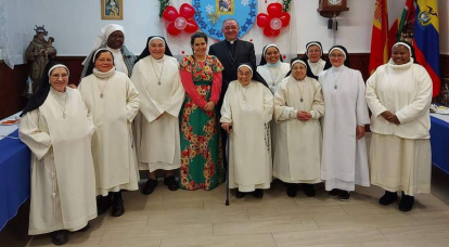 Hermanas Concepcionistas, con el obispo.