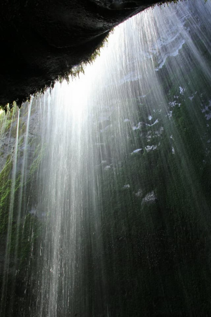Impresionante cascada cerca de Palacios de Compludo.