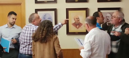 Otra imagen del momento de la discusión al término del pleno.