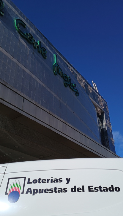 Administración de lotería en El Corte Inglés de León que ha vendido íntegramente el primer premio del Sorteo del Niño de 2025.