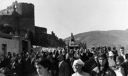 La procesión tras la Cava.