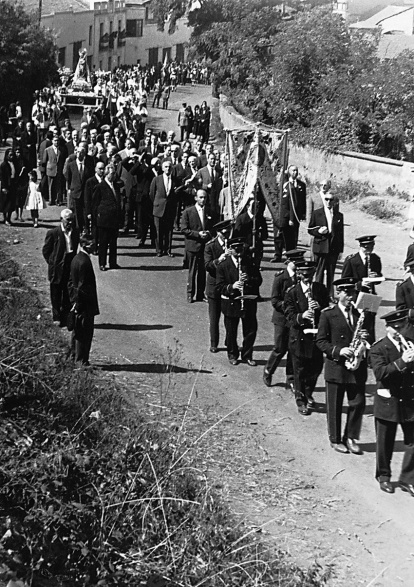 n procesión por la avenida del General Vives.
