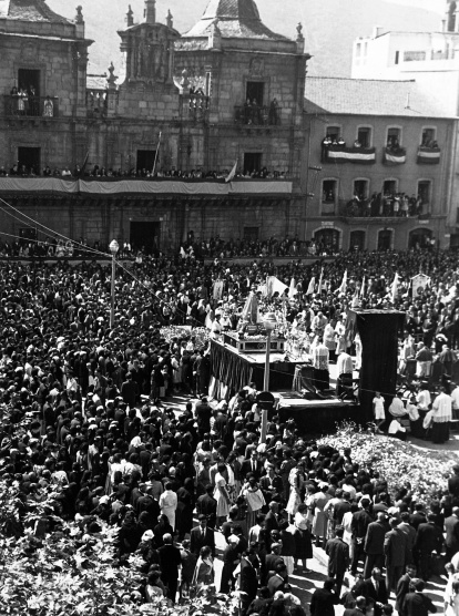 En un acto multitudinario, La Virgen de la Encina es proclamada Patrona del Bierzo.