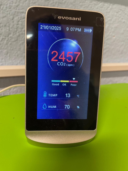 Termómetro en el colegio Luis Vives.