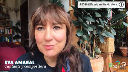 La cantante Eva Amaral en el vídeo de presentación del corto de animación.
