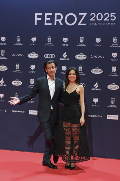 El productor, guionista y escritor Rodrigo Cortés y la actriz Anna Castillo, posa a su llegada a la gala de entrega de la duodécima edición de los Premios Feroz, este sábado en Pontevedra. EFE/ Brais Lorenzo
