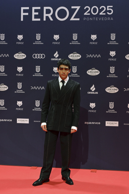 El actor Omar Ayuso posa a su llegada a la gala de entrega de la duodécima edición de los Premios Feroz, este sábado en Pontevedra. EFE/ Brais Lorenzo