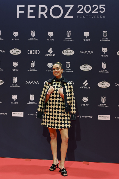 La instagramer Ares Aixalá posa a su llegada a la gala de entrega de la duodécima edición de los Premios Feroz, este sábado en Pontevedra. EFE/ Brais Lorenzo