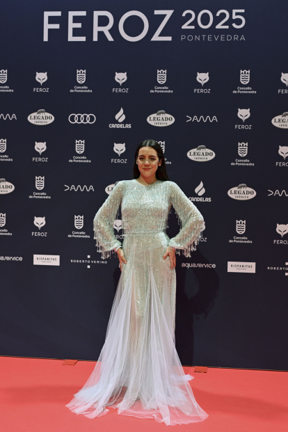 La cantautora Valeria Castro posa a su llegada a la gala de entrega de la duodécima edición de los Premios Feroz, este sábado en Pontevedra. EFE/ Brais Lorenzo